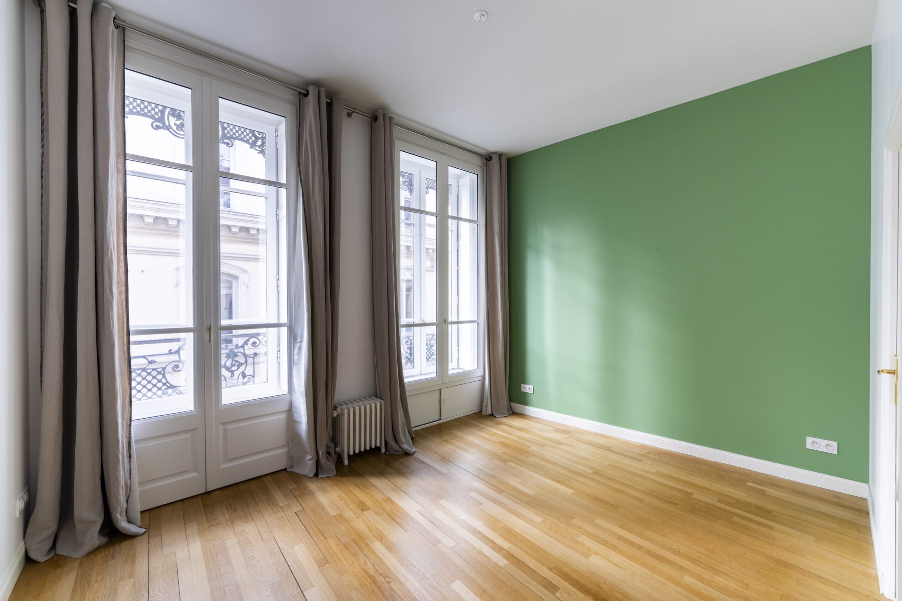 Chambre, mur vert — Lyon 2 — Bourse, Tom Devreeze, photographe immobilier Lyon