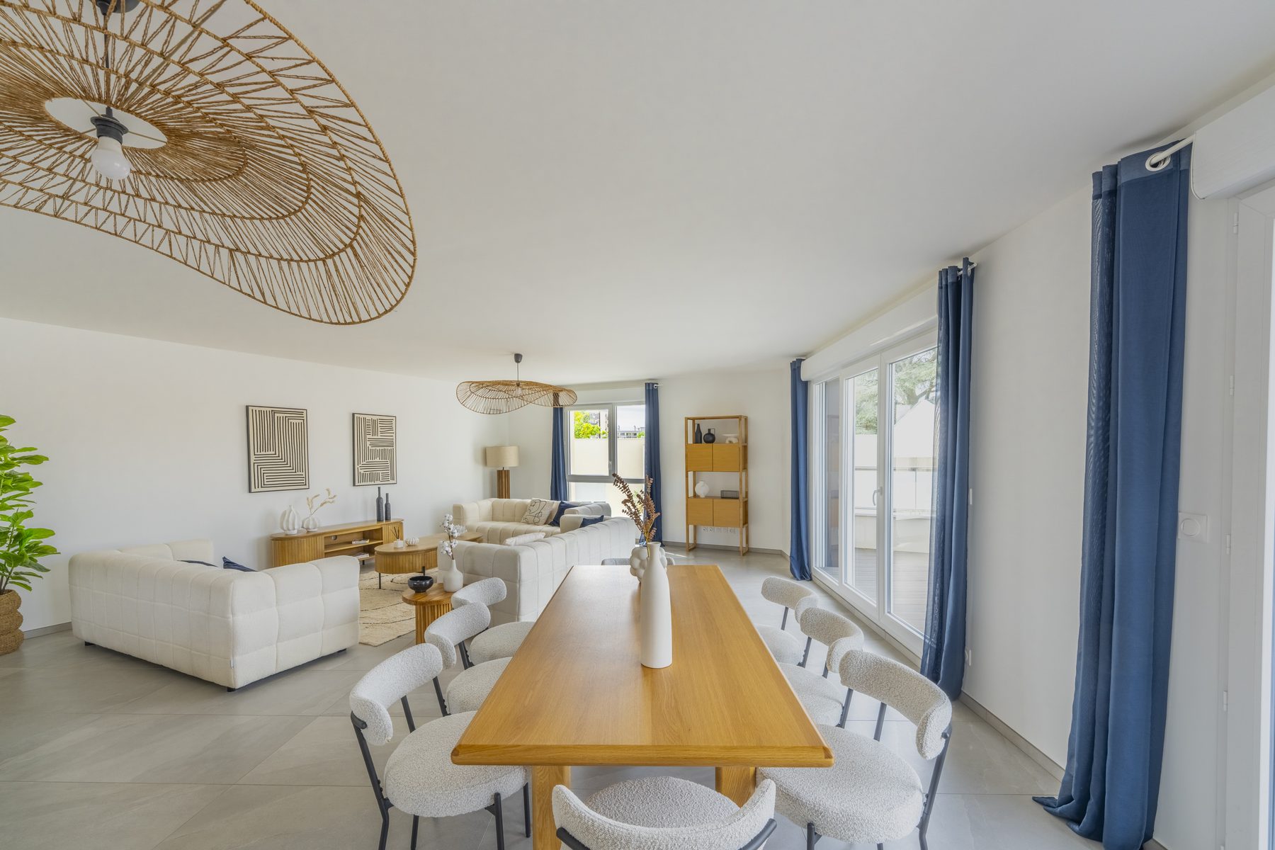 Séjour et salle à manger — Diagonale — Champagne, meublé, Tom Devreeze, photographe immobilier Lyon
