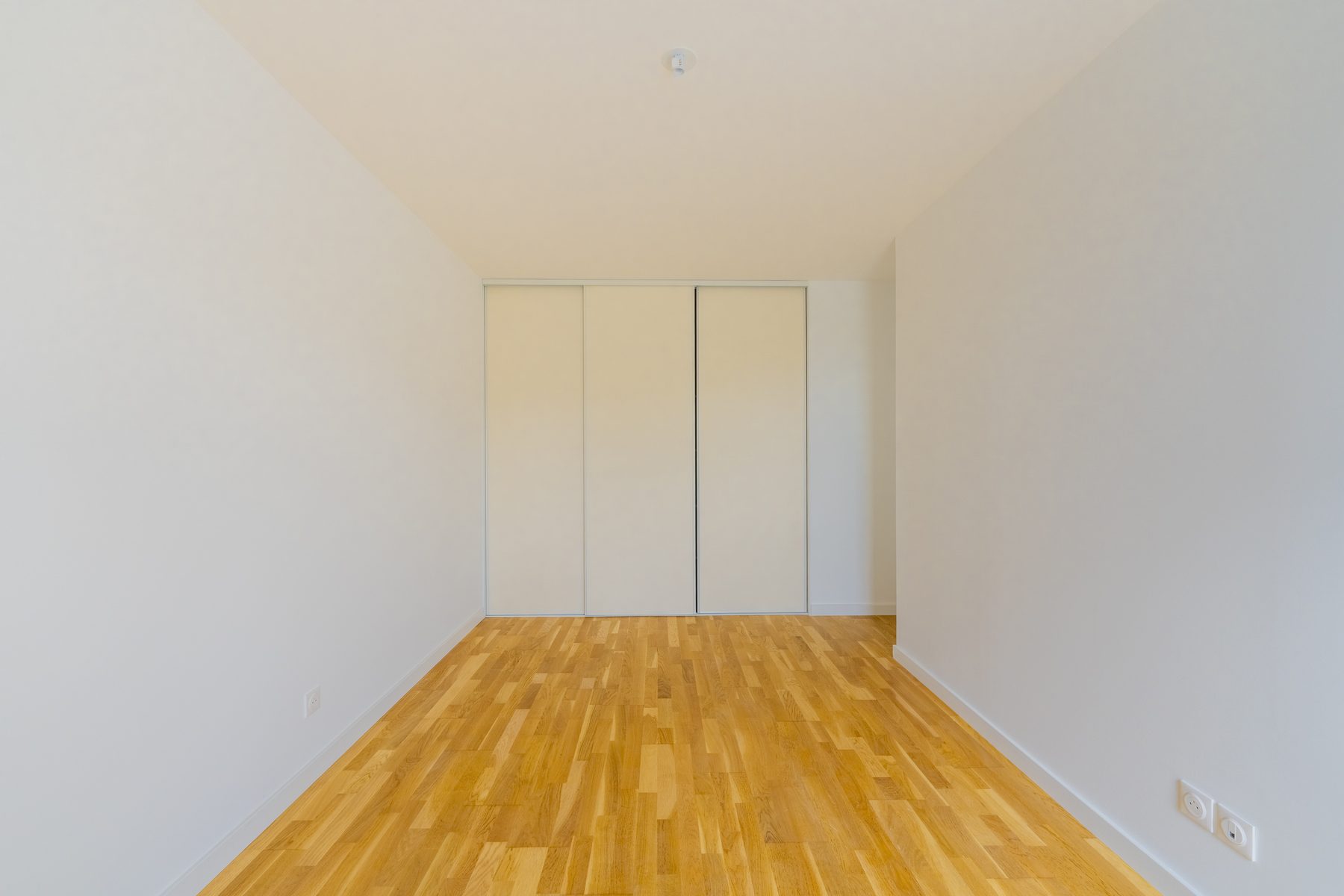 Chambre, placard — Diagonale — Champagne, non meublé, Tom Devreeze, photographe immobilier Lyon
