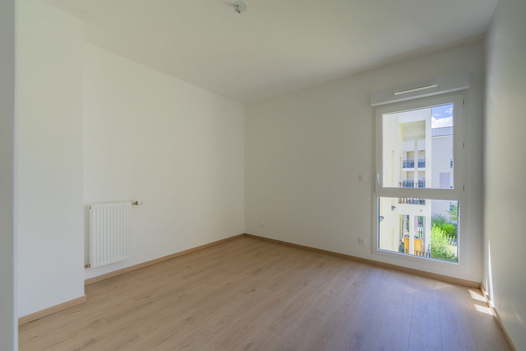 Seconde chambre — Diagonale — Francheville, T3, Tom Devreeze, photographe immobilier Lyon
