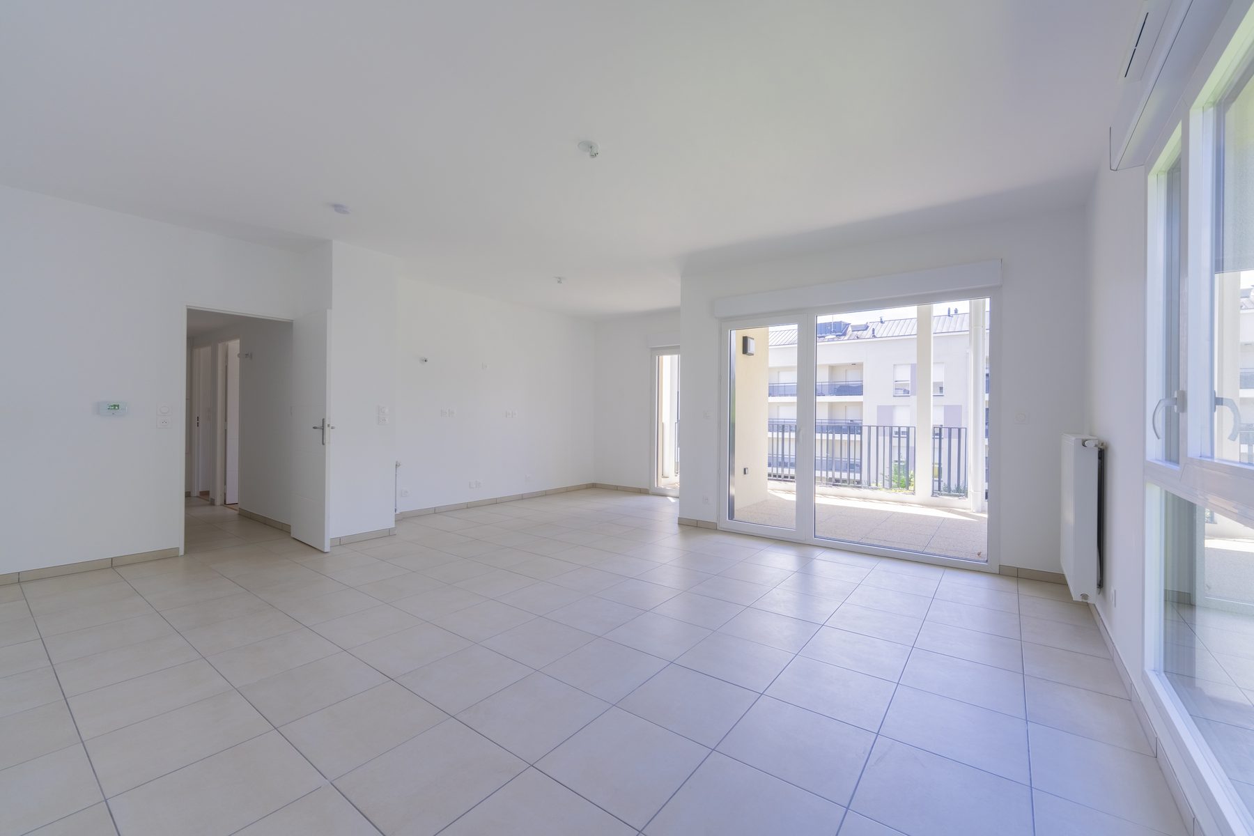Séjour, accès loggia — Diagonale — Francheville, T3, Tom Devreeze, photographe immobilier Lyon