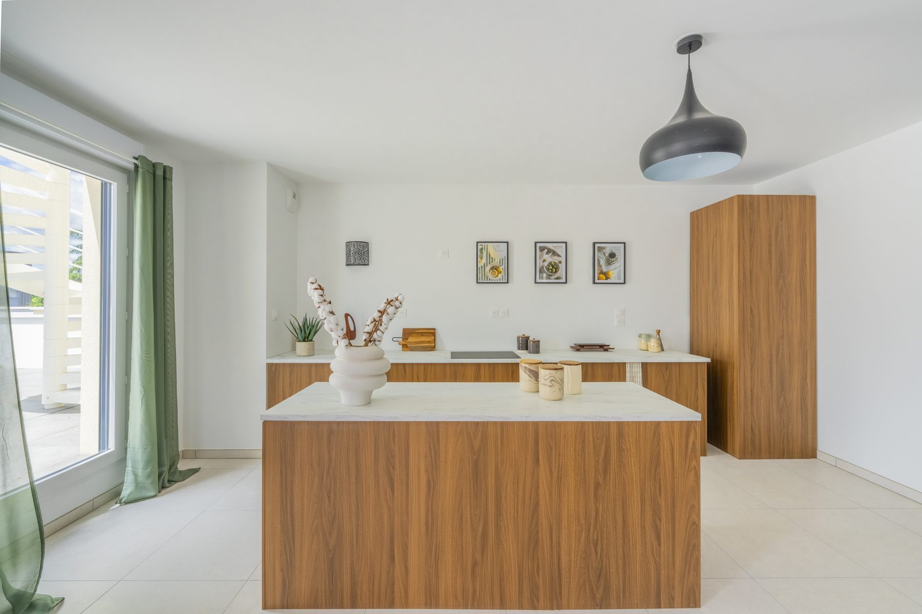 Cuisine, îlot central — Diagonale — Francheville, T5, Tom Devreeze, photographe immobilier Lyon