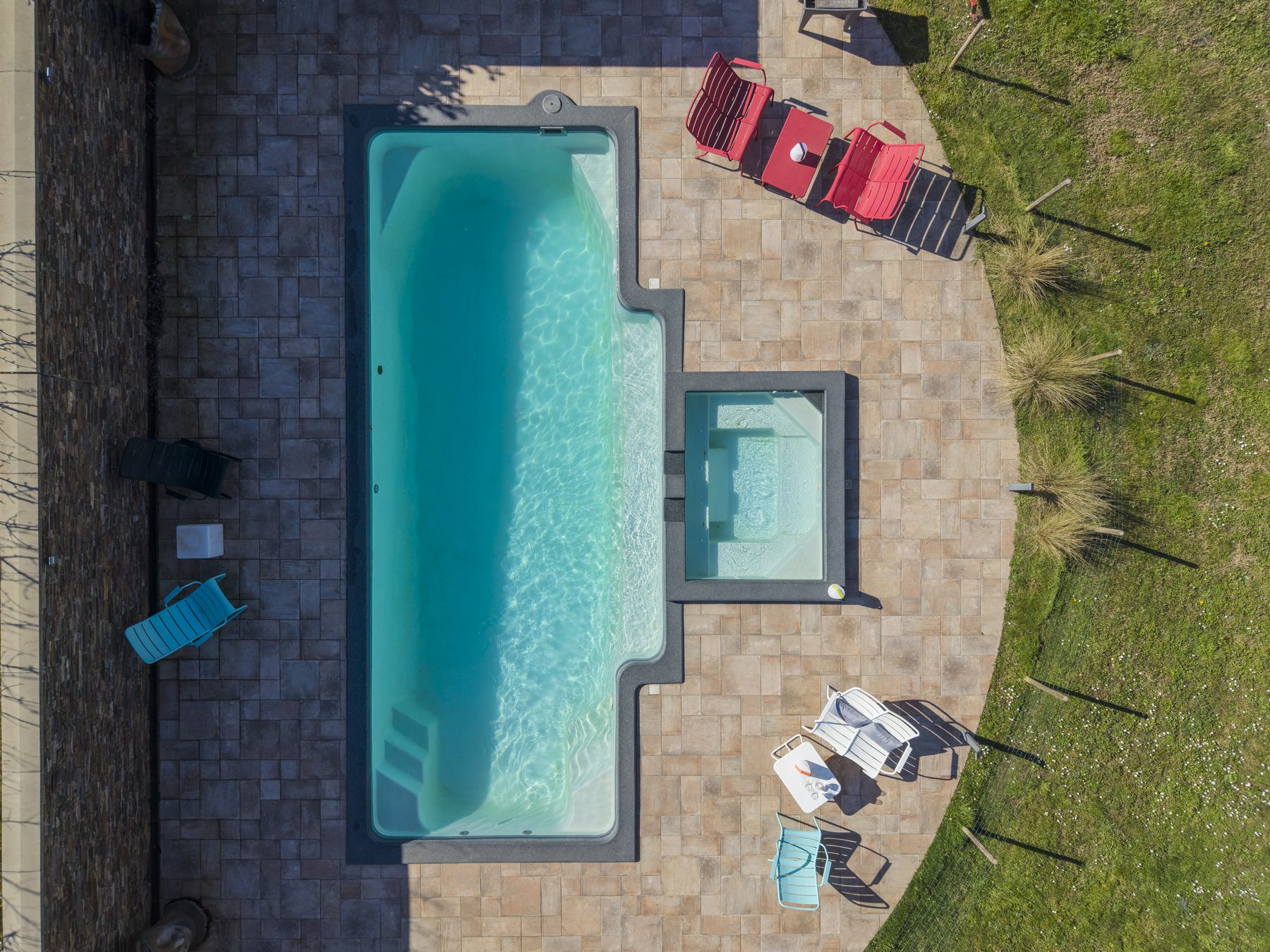 Piscine vue du ciel, drone — Maison — Isère, Tom Devreeze, photographe immobilier Lyon