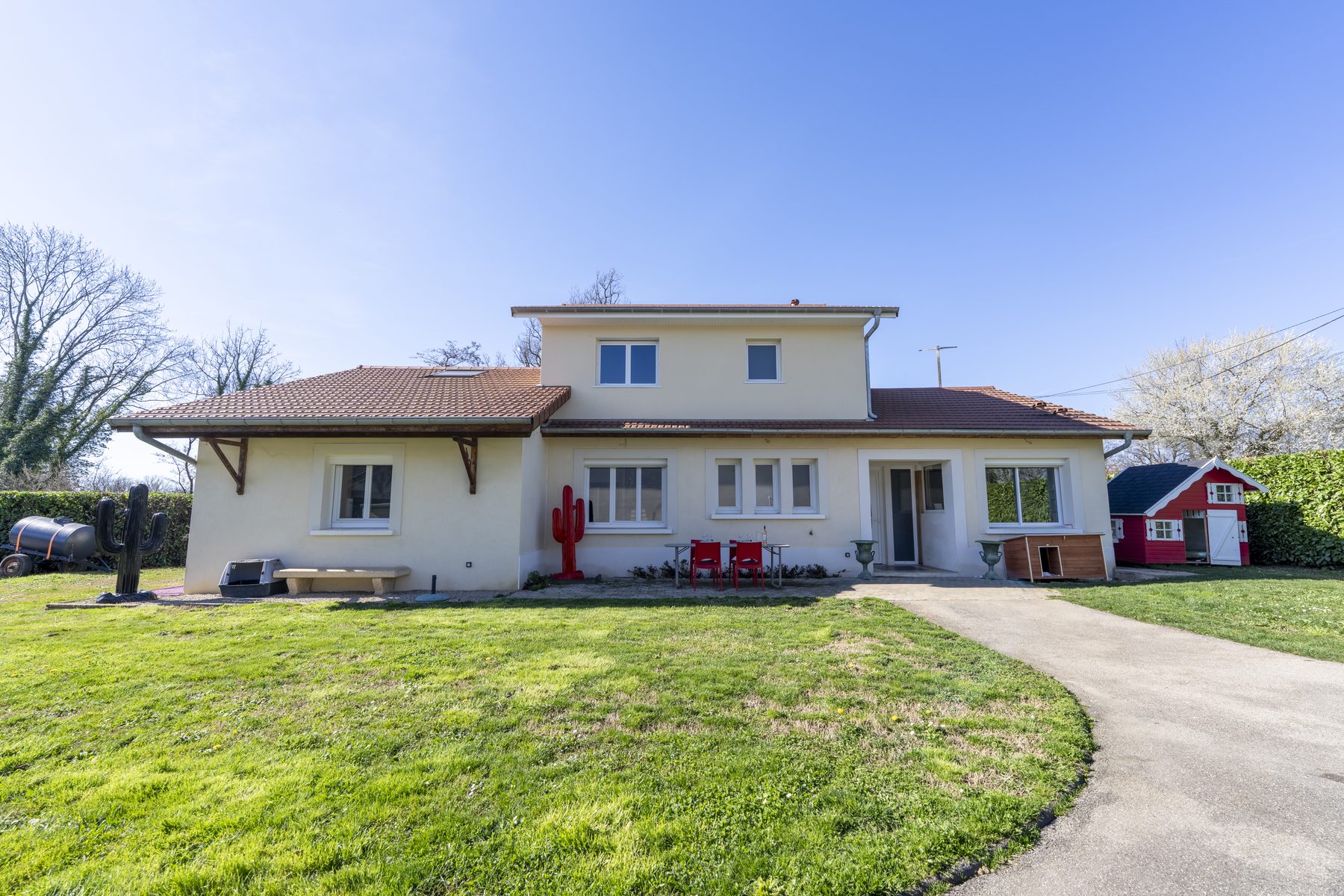 Façade et jardin — Maison — Isère, Tom Devreeze, photographe immobilier Lyon