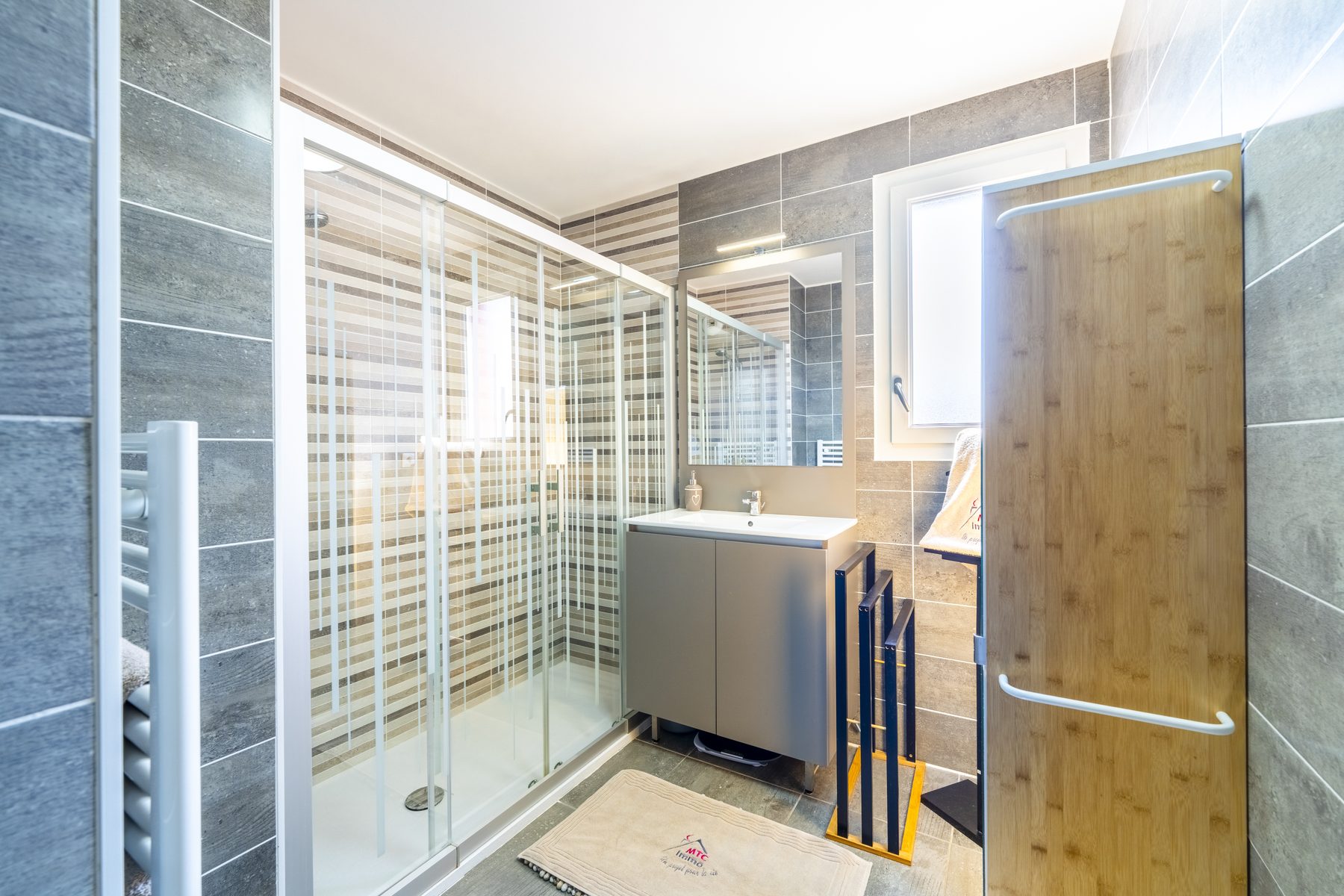 Salle de douche — Loyettes, Tom Devreeze, photographe immobilier Lyon