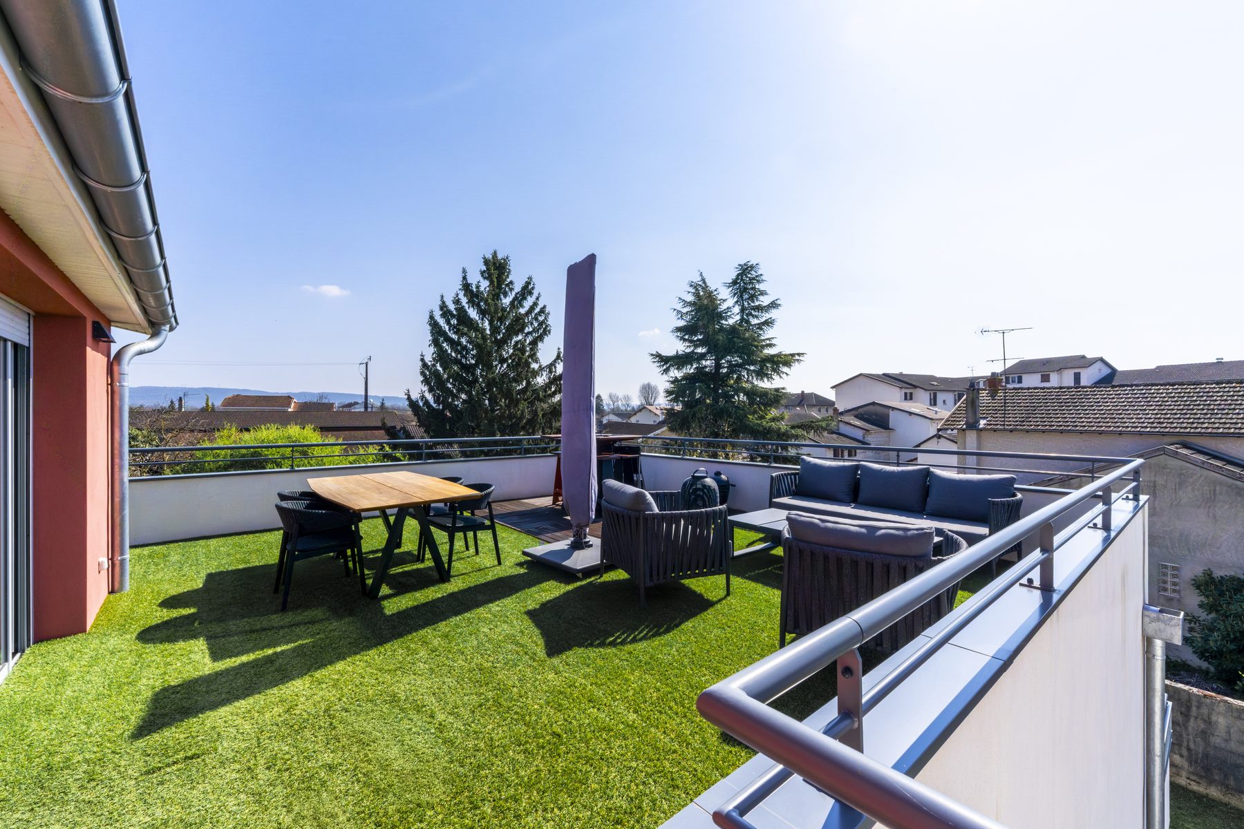 Terrasse, vue dégagée — Loyettes, Tom Devreeze, photographe immobilier Lyon