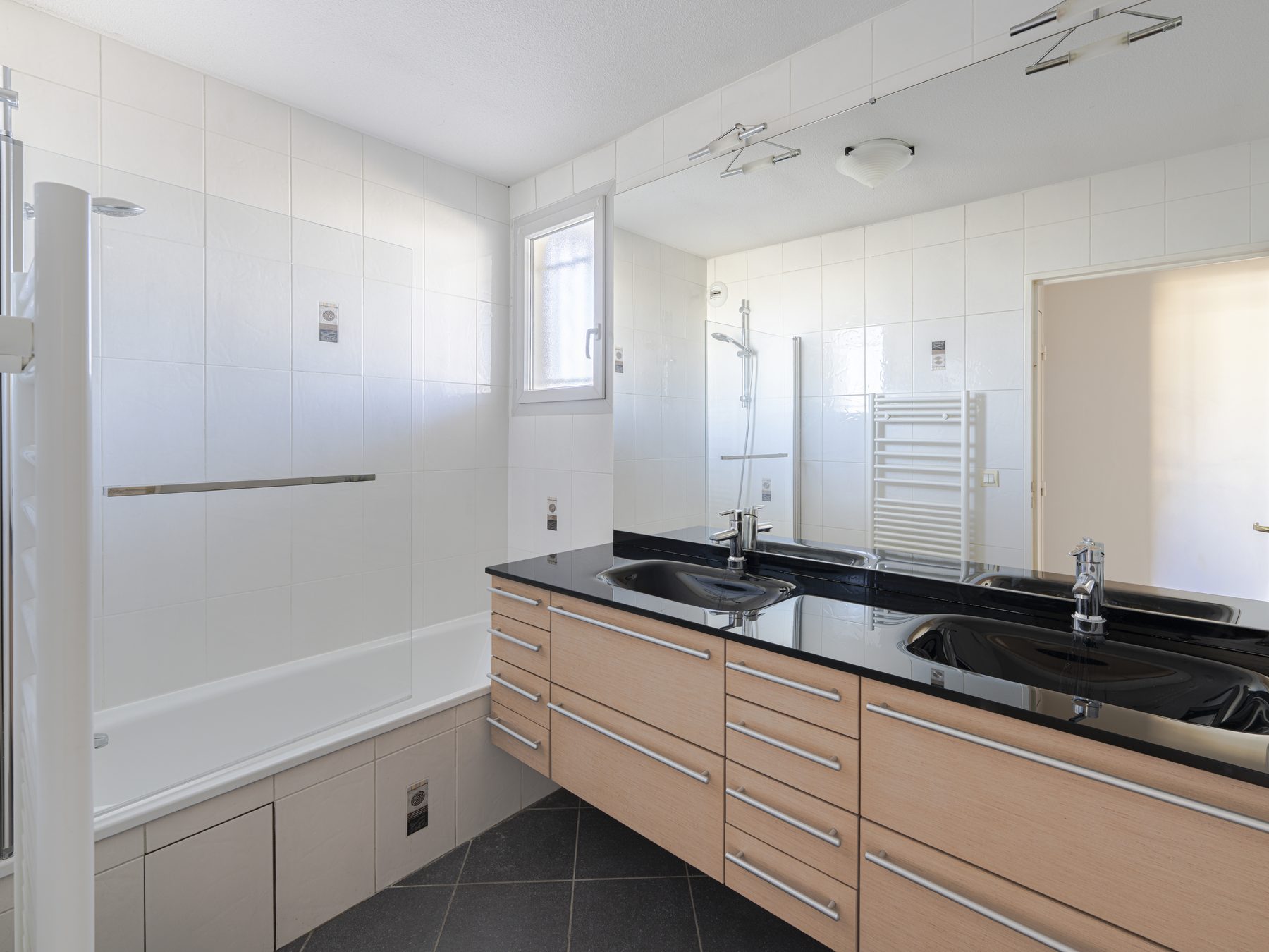 Salle de bain — Montagny, Tom Devreeze, photographe immobilier Lyon